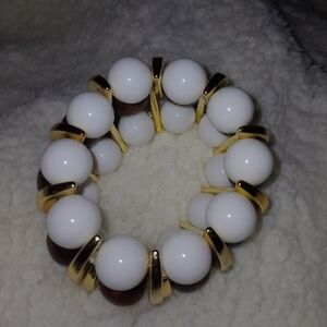 Elegant Gold and White Beaded Bracelet